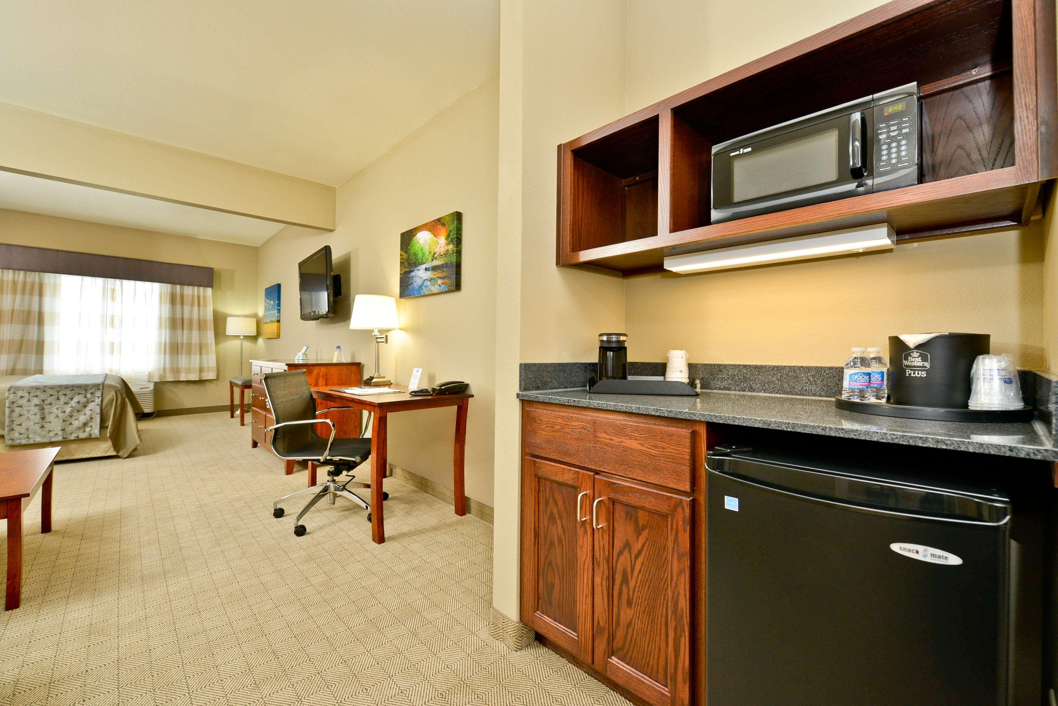 Best Western Plus Green Mill Village Hotel & Suites Arcola Extérieur photo
