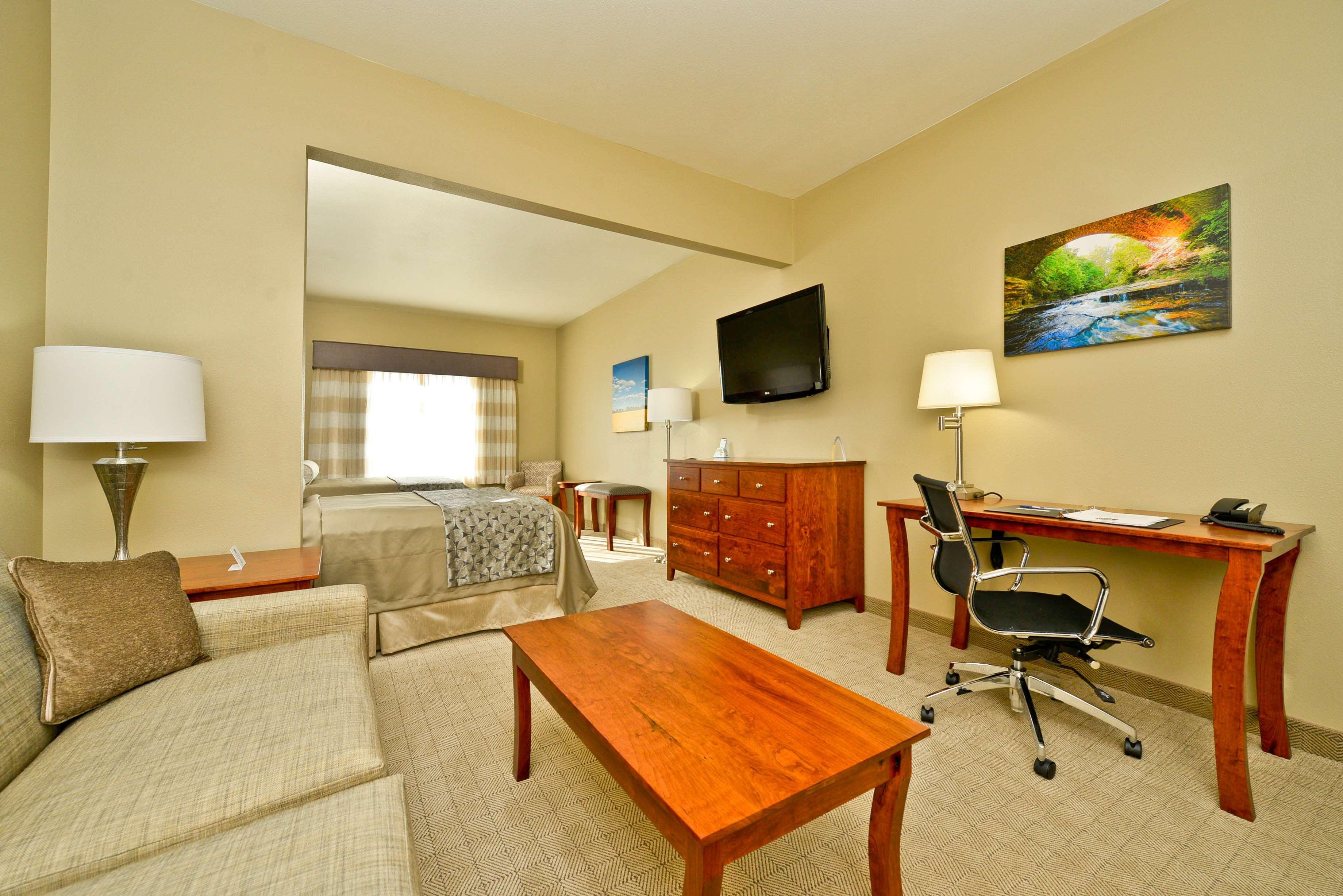 Best Western Plus Green Mill Village Hotel & Suites Arcola Extérieur photo