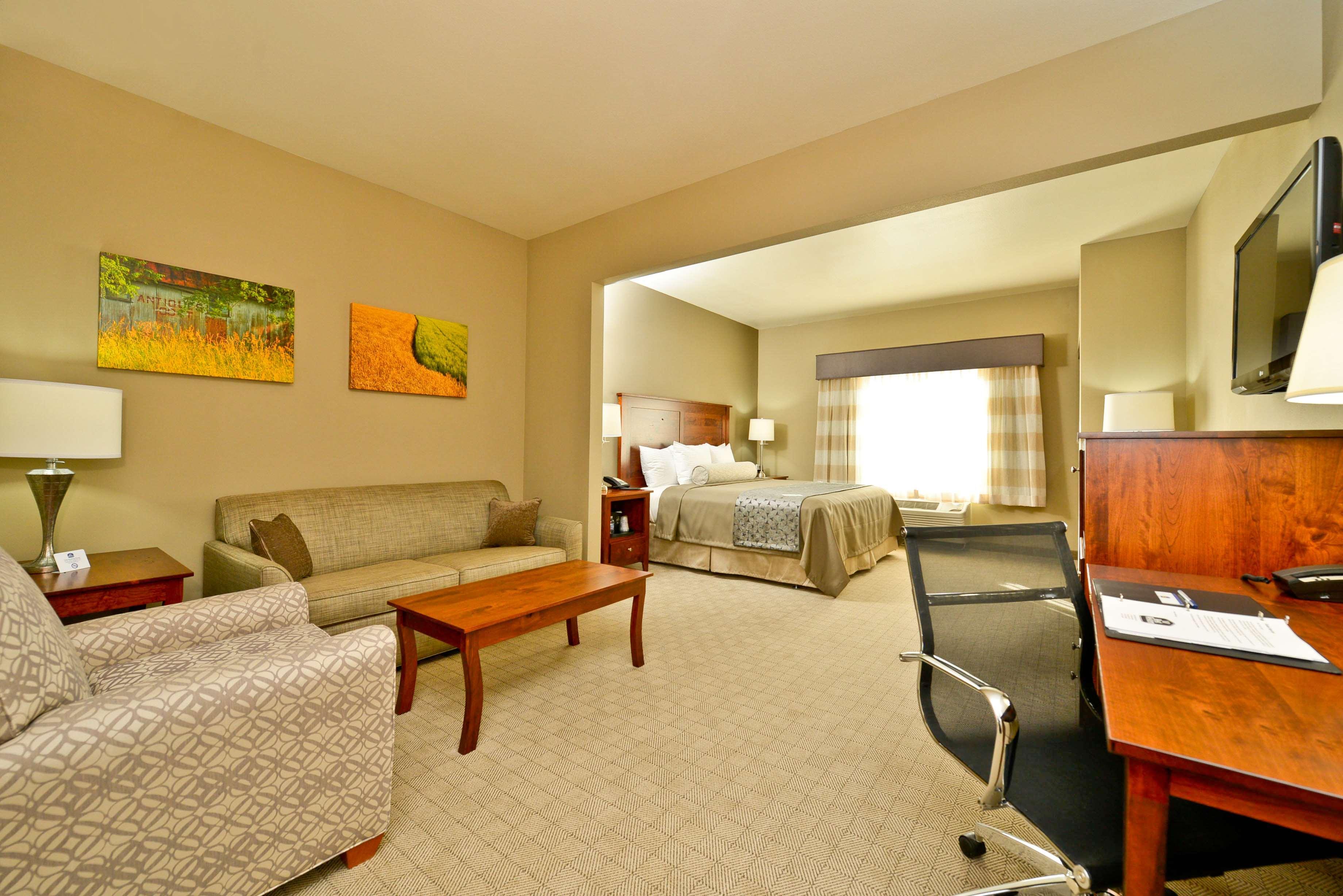 Best Western Plus Green Mill Village Hotel & Suites Arcola Extérieur photo