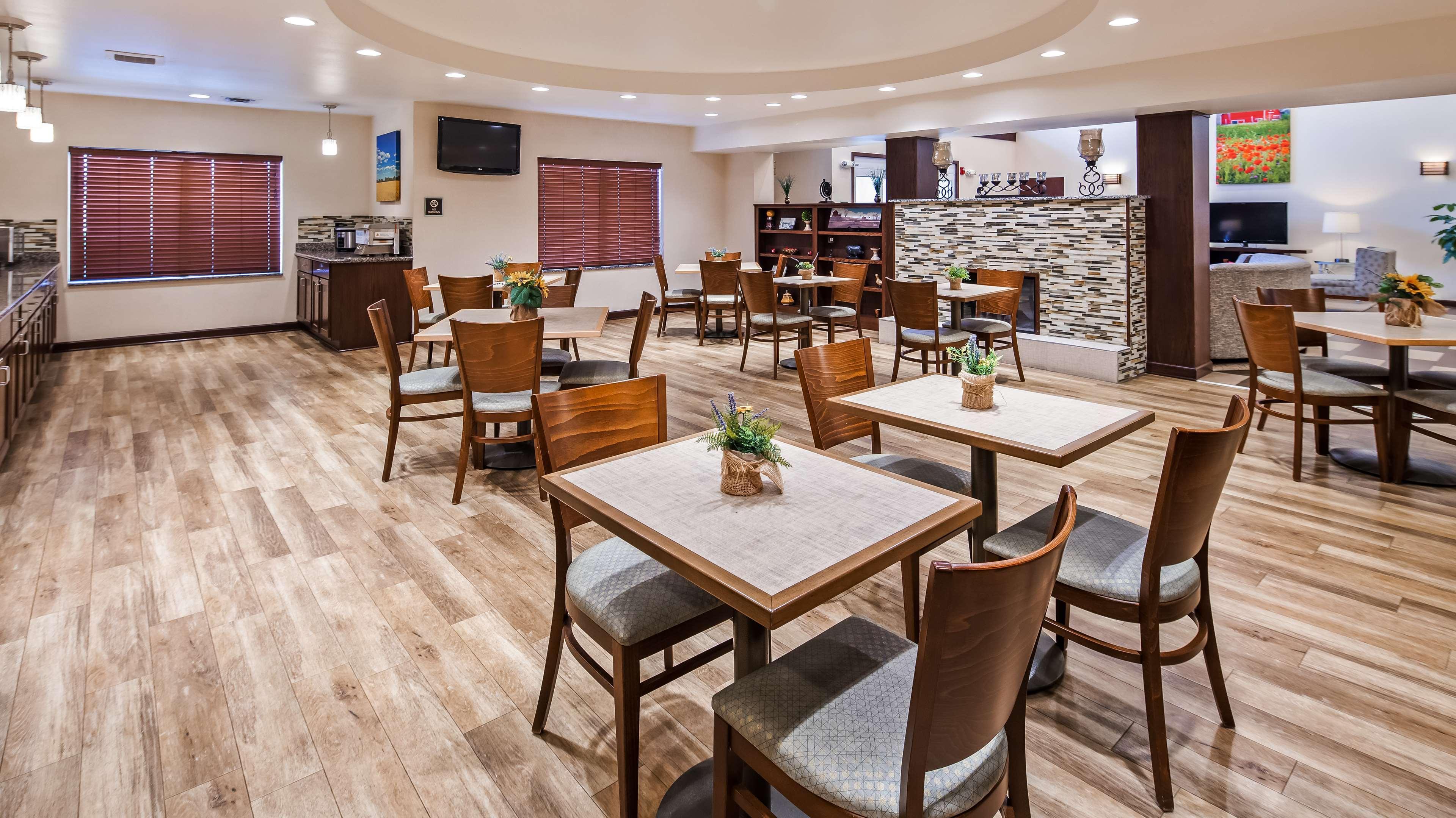 Best Western Plus Green Mill Village Hotel & Suites Arcola Extérieur photo